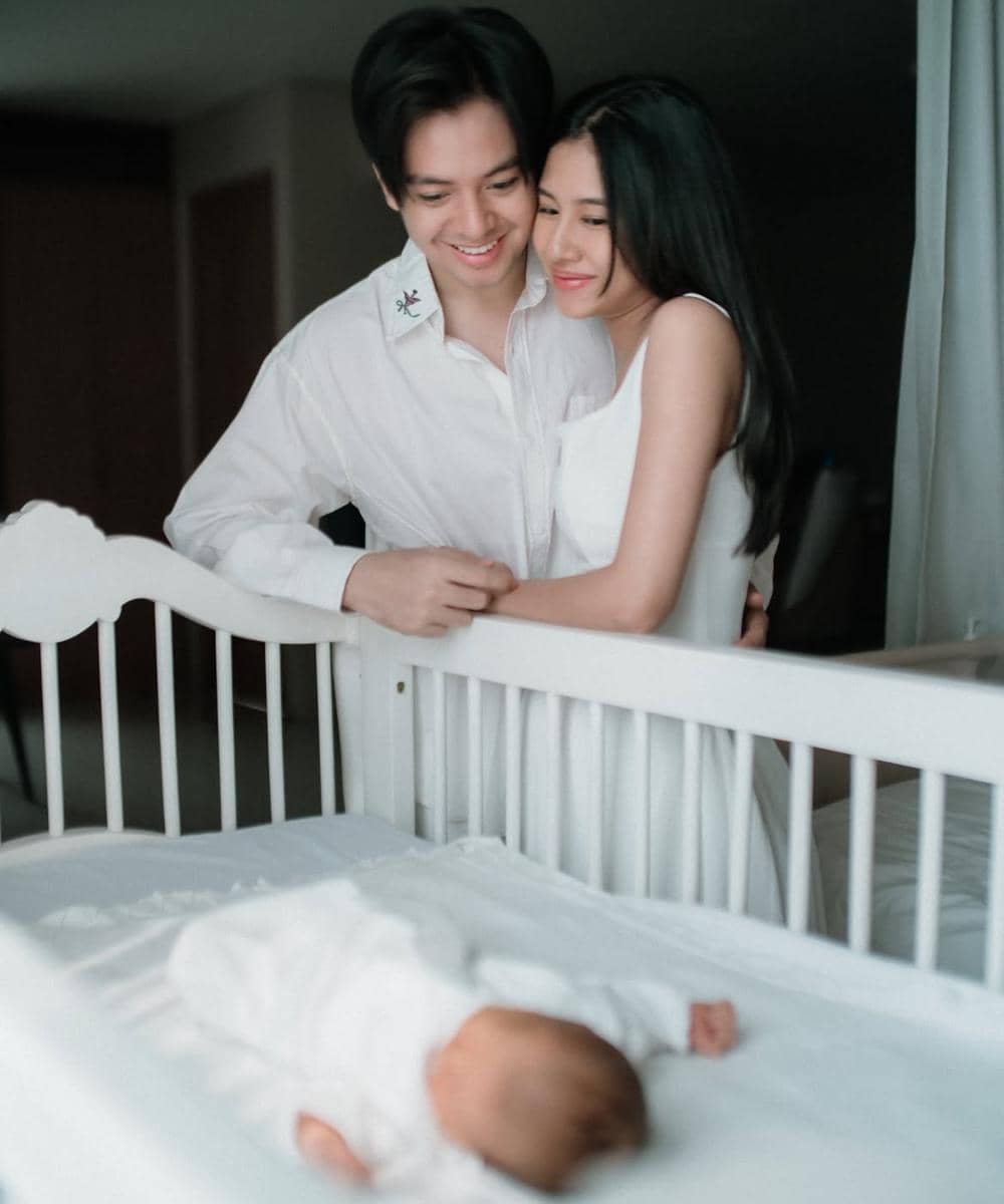 Newborn photoshoot anak Shenina Cinnamon dan Angga Yunanda