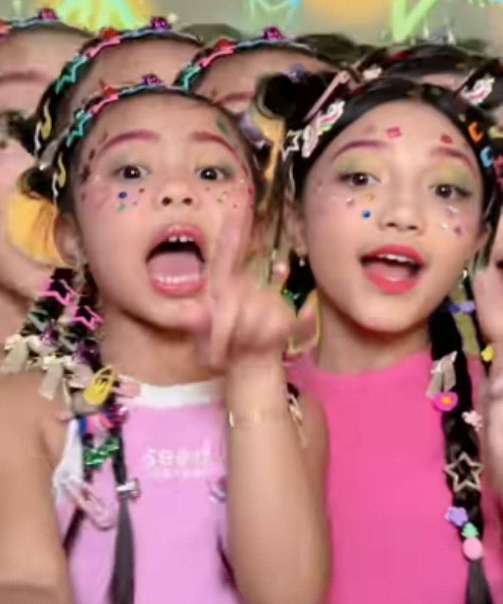 Makeup colorful jadi daya tarik utama