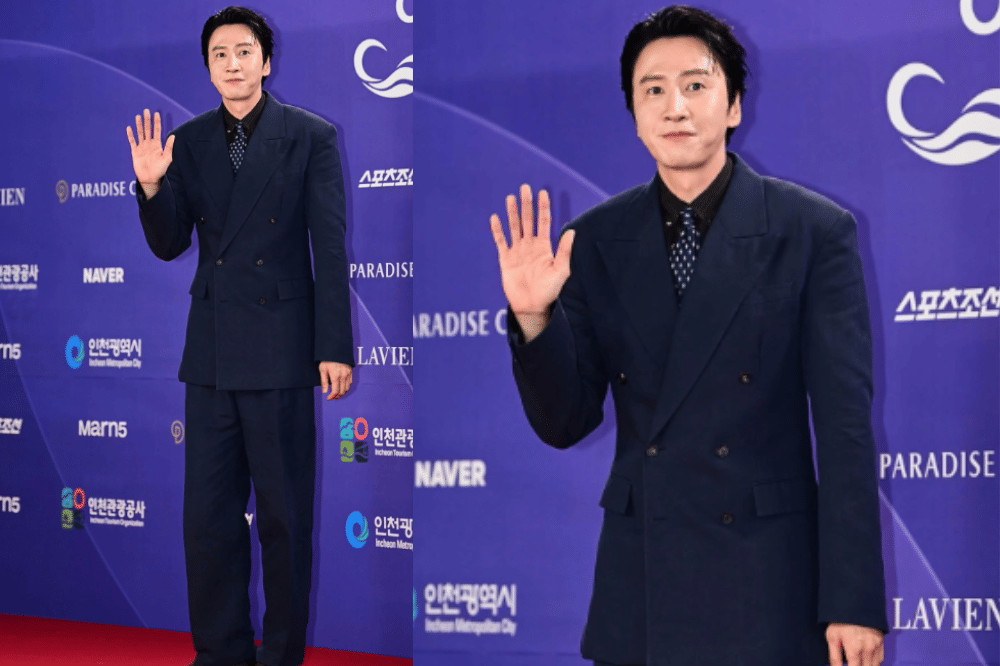 Lee Kwang Soo tampil trendi dengan setelan jas biru double-breasted