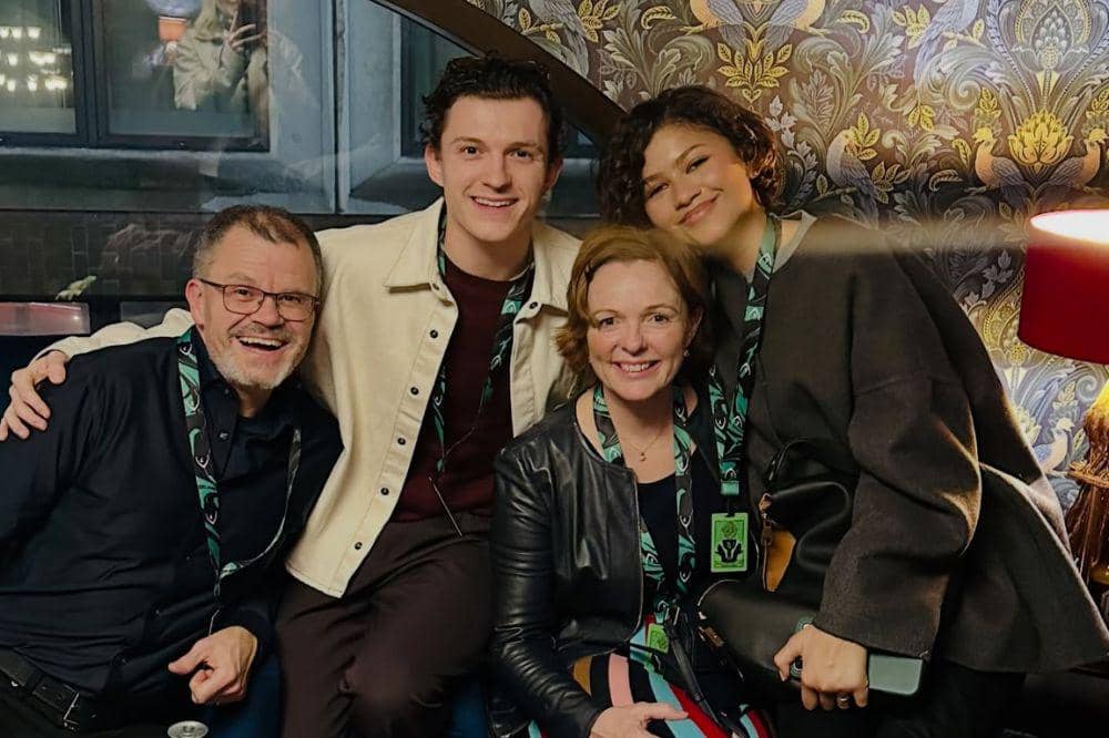 9 Fakta Orangtua Tom Holland, Sama-Sama dari Dunia Kreatif