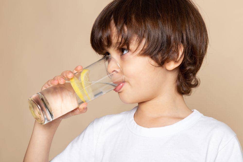 5 Tips Menghidrasi Anak Hadapi El Nino, Perbanyak Minum Air Putih