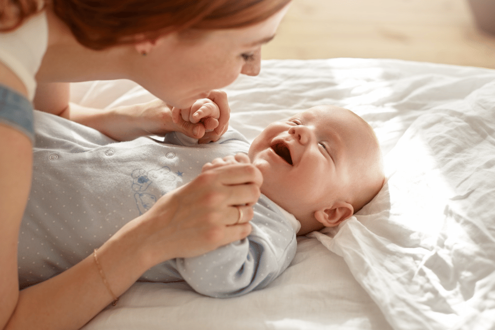 Cara Menstimulasi Bayi agar Makin Aktif Mengoceh
