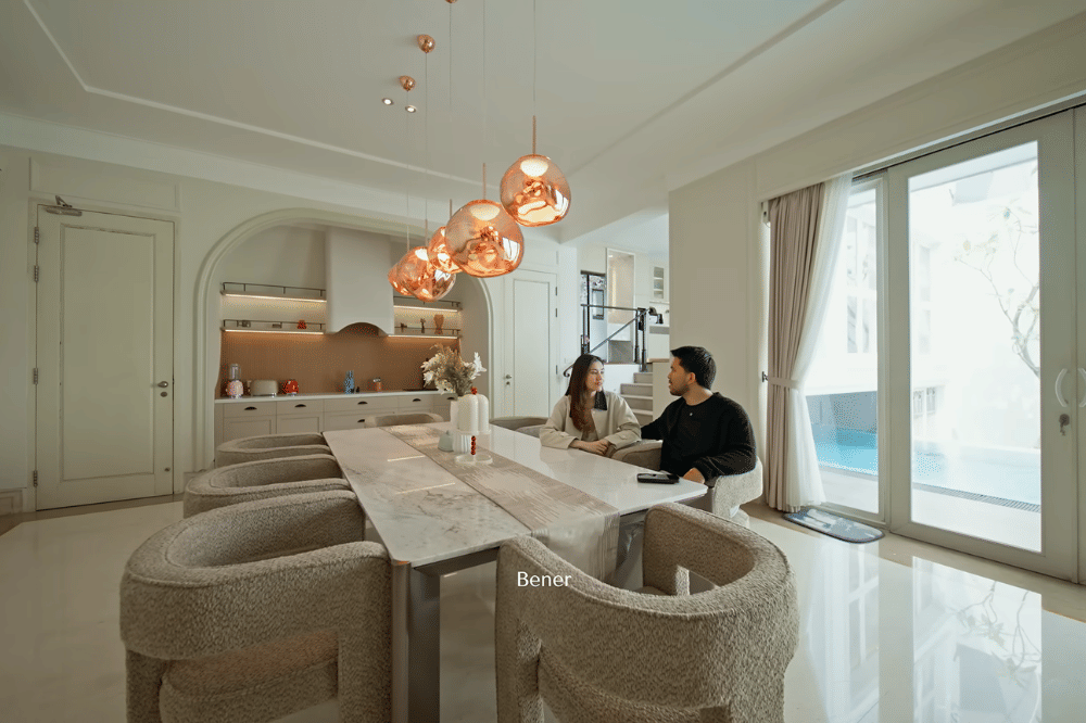 Ruang makan Thariq Halilintar dan Aaliyah Massaid