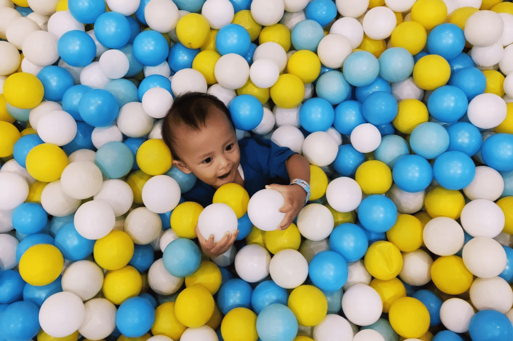 Mengenal Sensory Play Bayi: Manfaat dan Ide Permainan Sesuai Usia