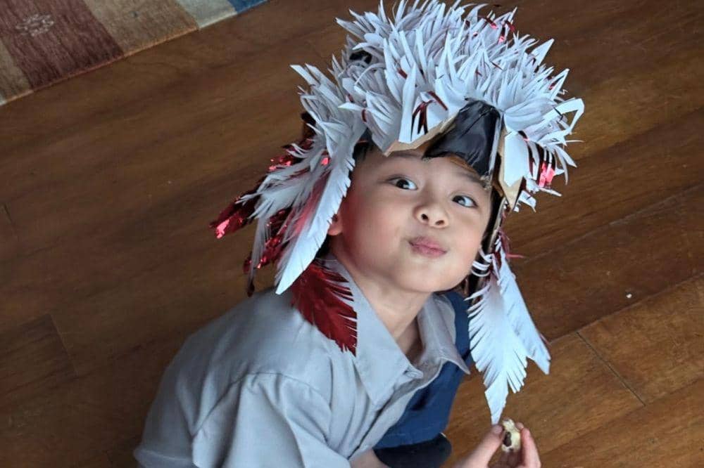 Rey Mbayang bantu membuat tugas anak 3