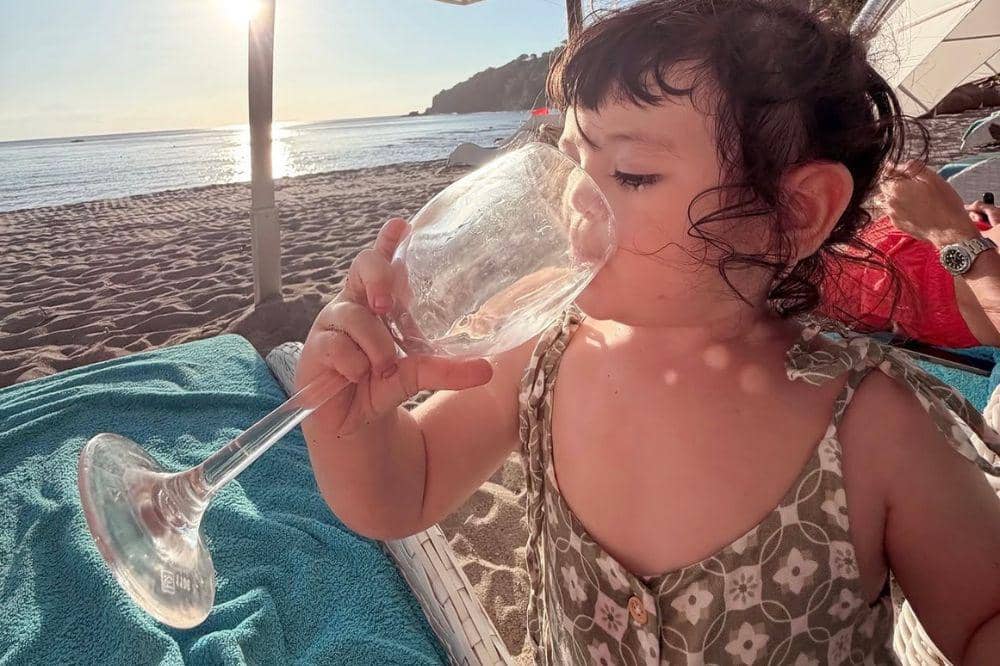 Foto lucu Hagia liburan di Lombok 1