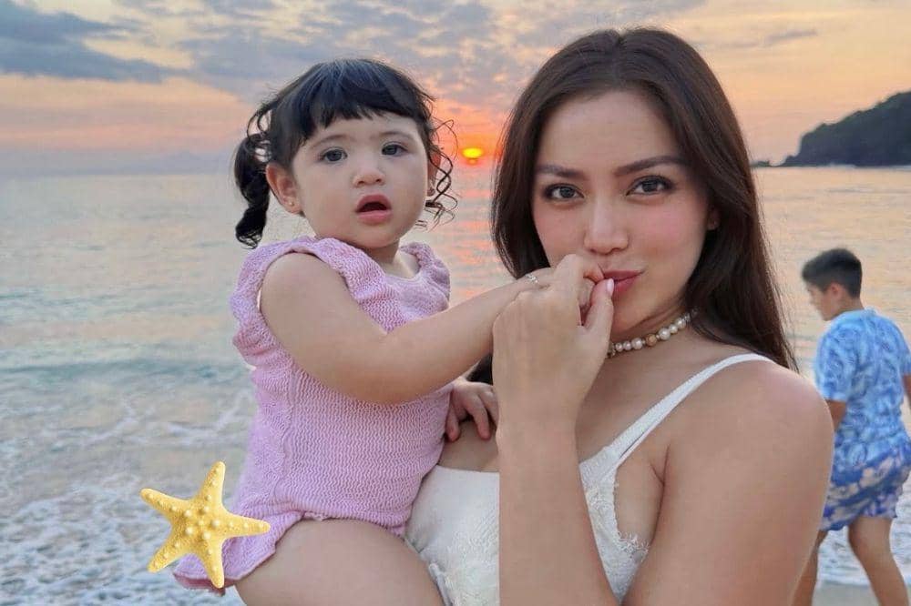 Menggemaskan! Foto Lucu Hagia Anak Jessica Iskandar Liburan di Lombok