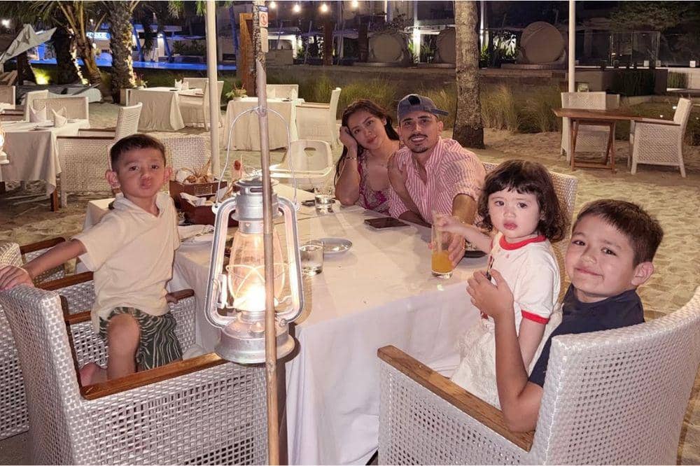 Foto lucu Hagia liburan di Lombok 7