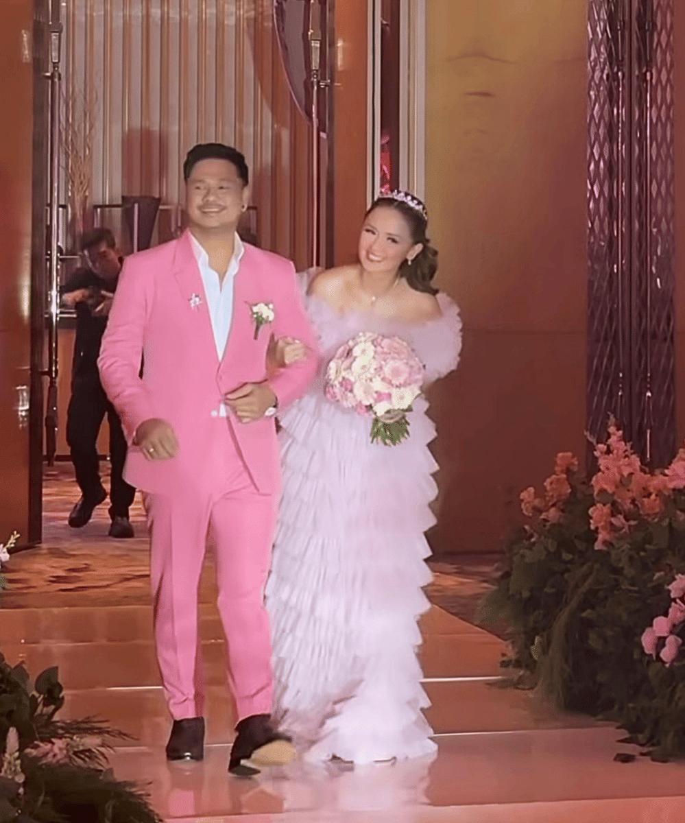 Inspirasi look serba pink ala Joanna Alexandra di hari pernikahan (4)