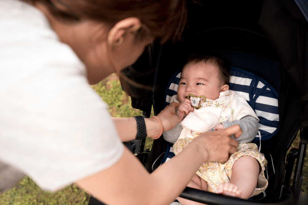 Gunakan stroller dengan kanopi