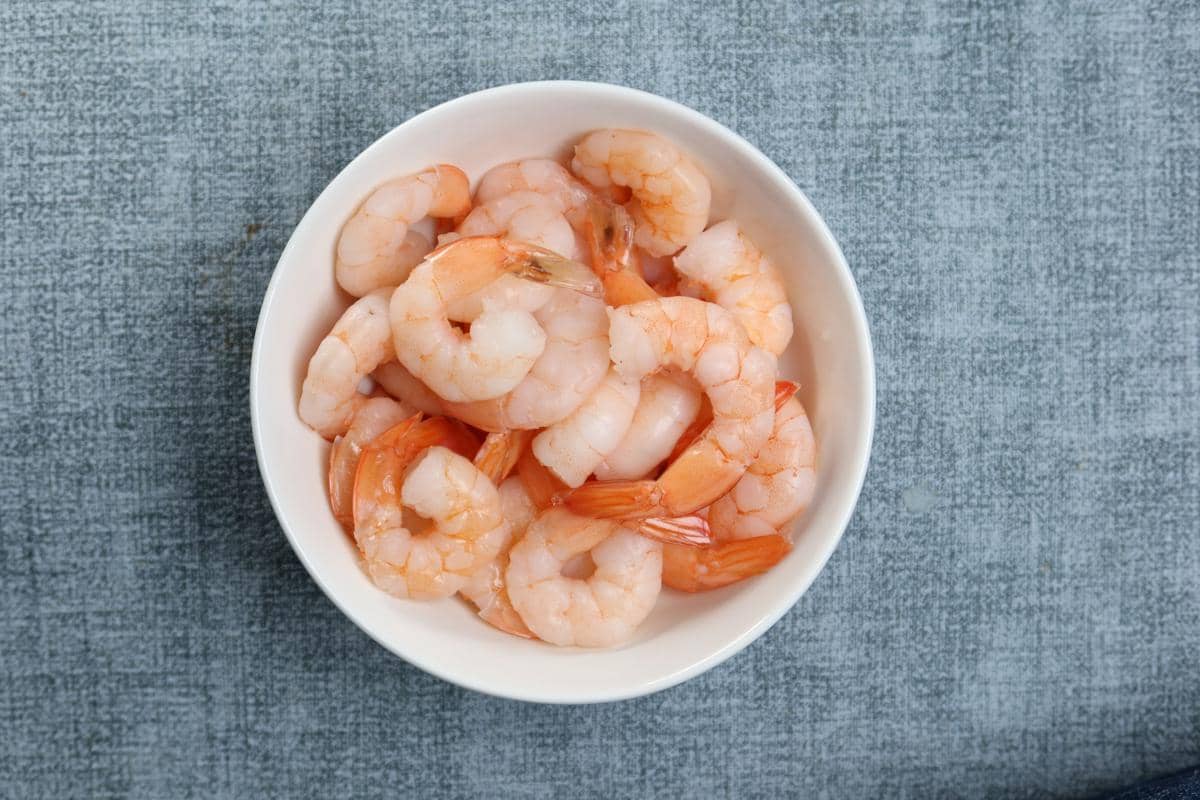 Udang dan nori merupakan bahan utamanya