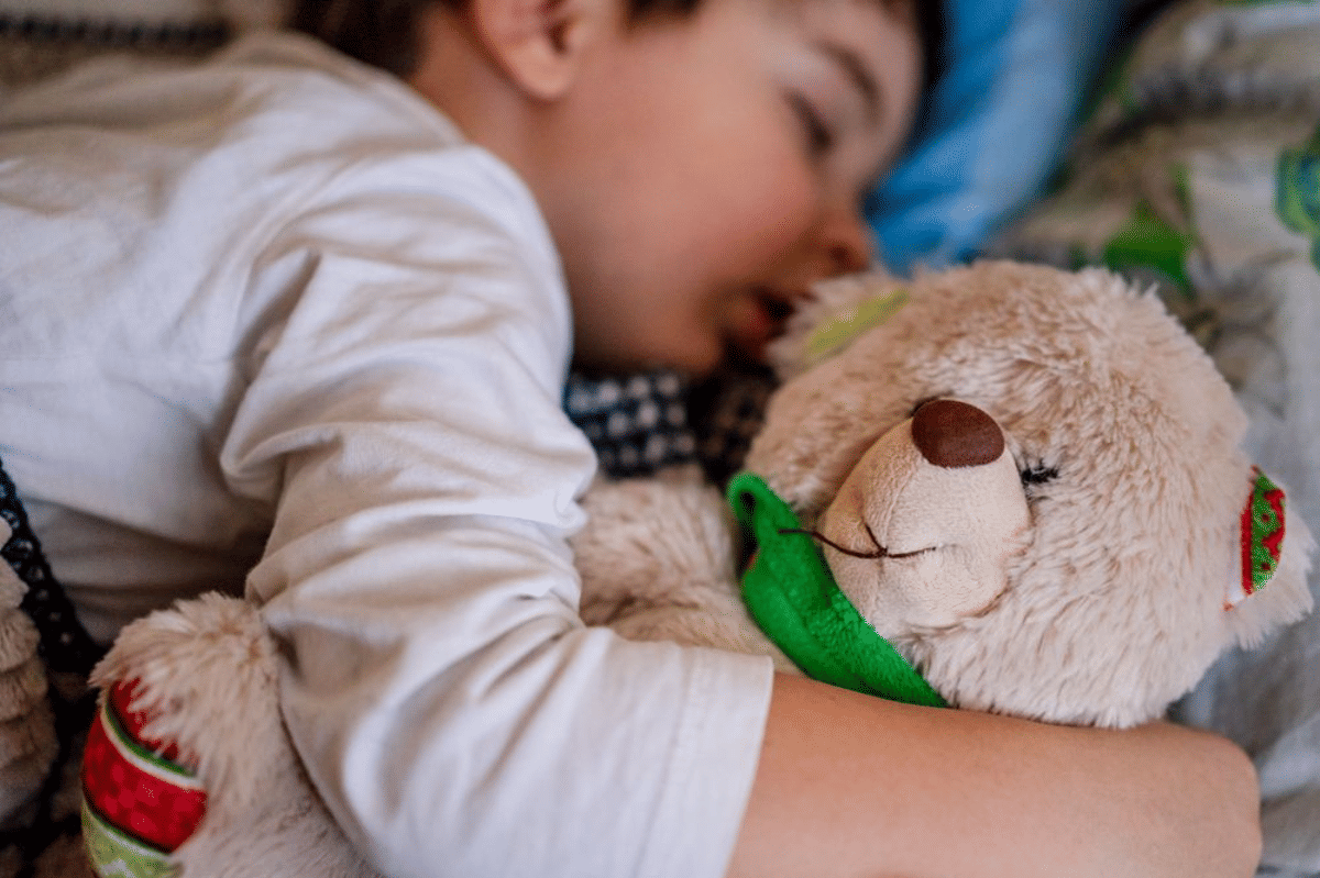 Pilih baju tidur anak yang memiliki lengan panjang