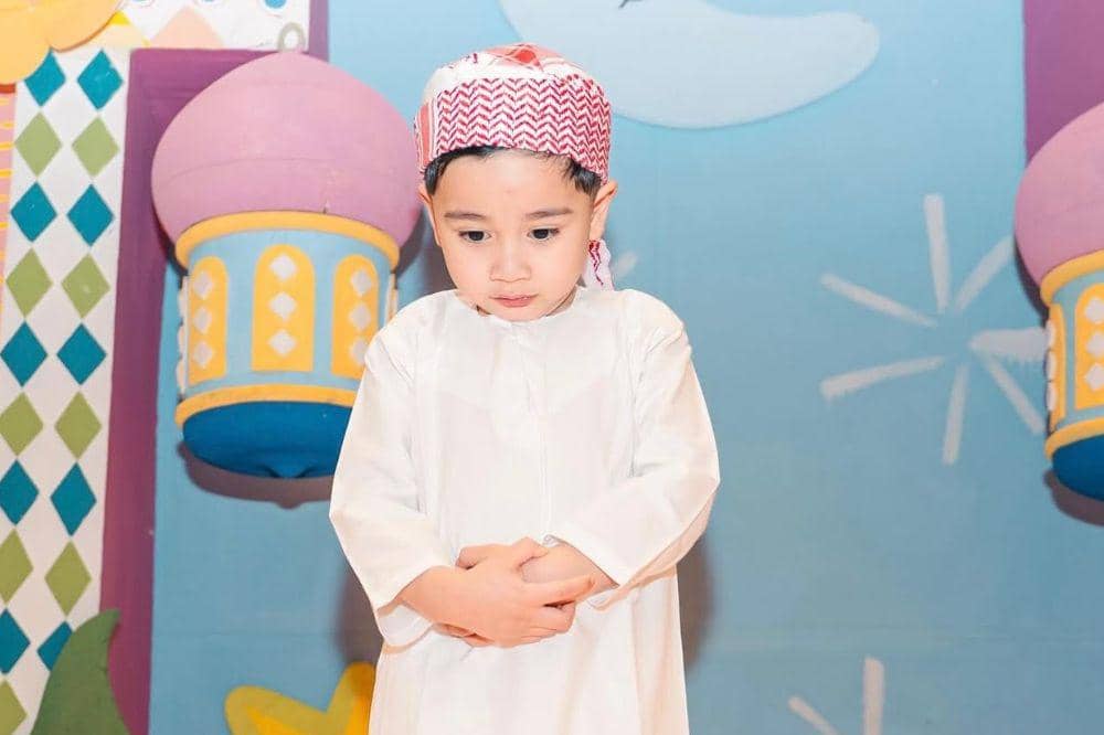 Bikin Terharu! Ini Doa Rayyanza Anak Raffi Ahmad di Depan Ka'bah