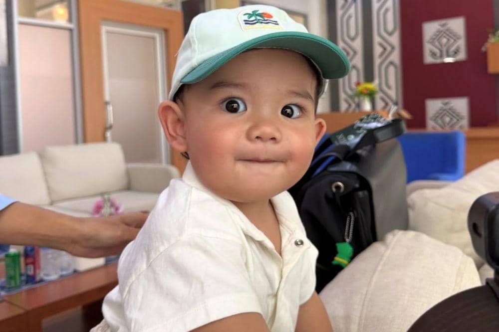 5 Foto Arash Anak Thariq Halilintar Liburan ke Nihi Sumba
