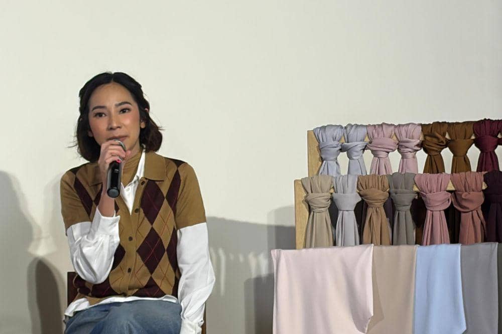 uniqlo hijab (1).jpg
