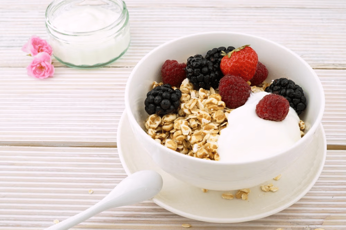 Yogurt bagus untuk dikonsumsi karena bermanfaat untuk pencernaan