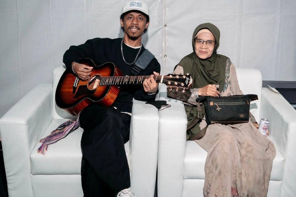 Lirik lagu 'Dialog Rindu' Raim Laode 2