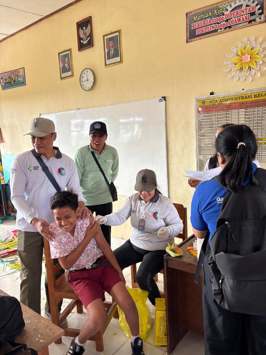 Kenapa vaksin diberikan sejak usia sekolah?