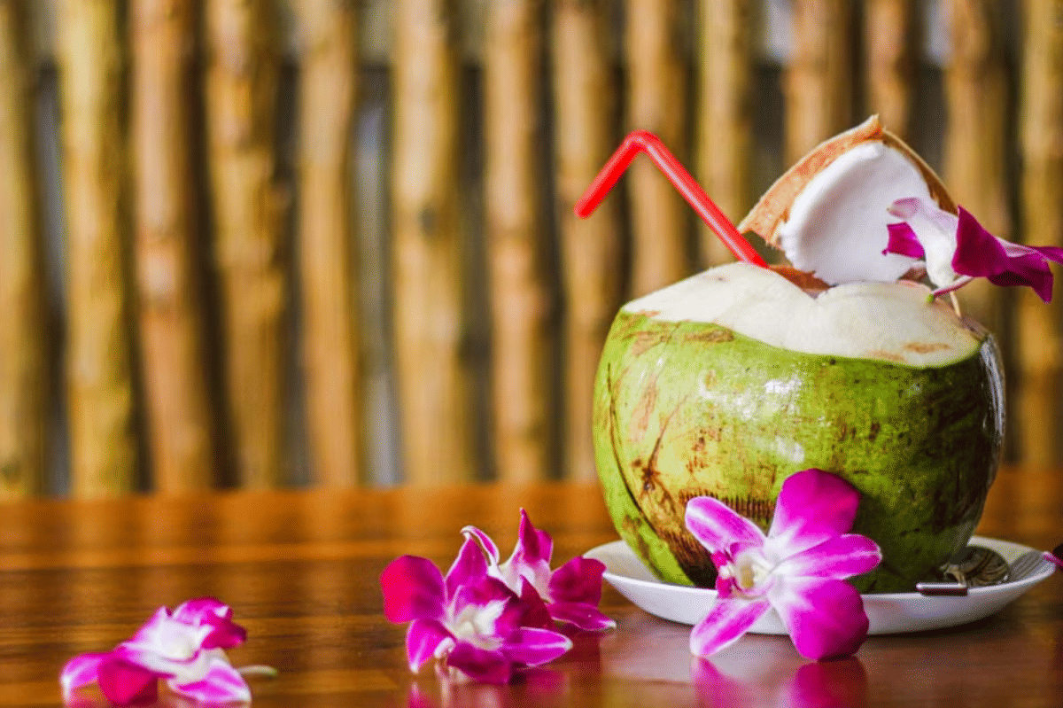 Air kelapa dapat menggantikan cairan tubuh yang hilang akibat keringat