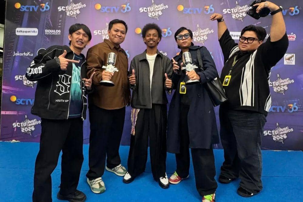 Lirik lagu 'Dialog Rindu' Raim Laode 1