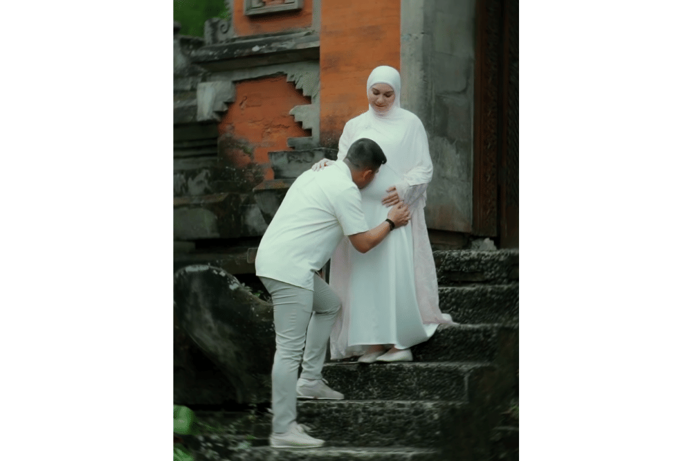 Irish Bella hamil anak pertama dari pernikahannya dengan Haldy Sabri