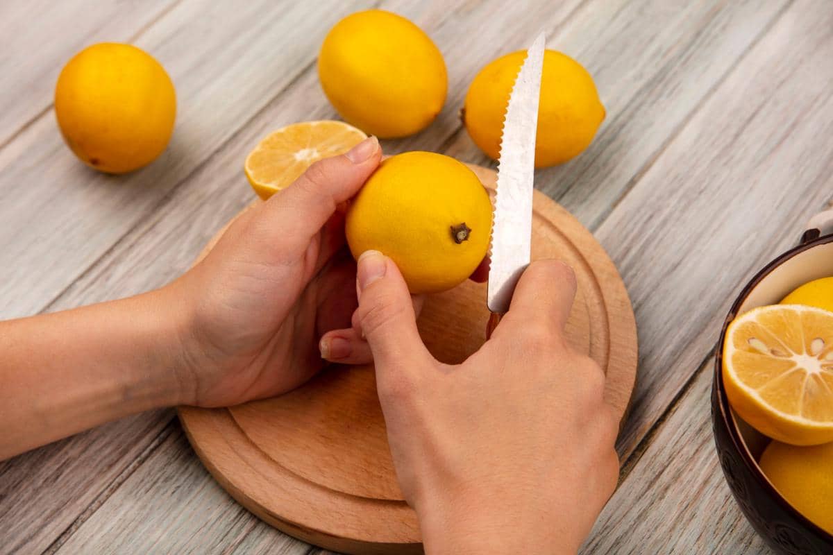 Manfaatkan bahan alami seperti lemon