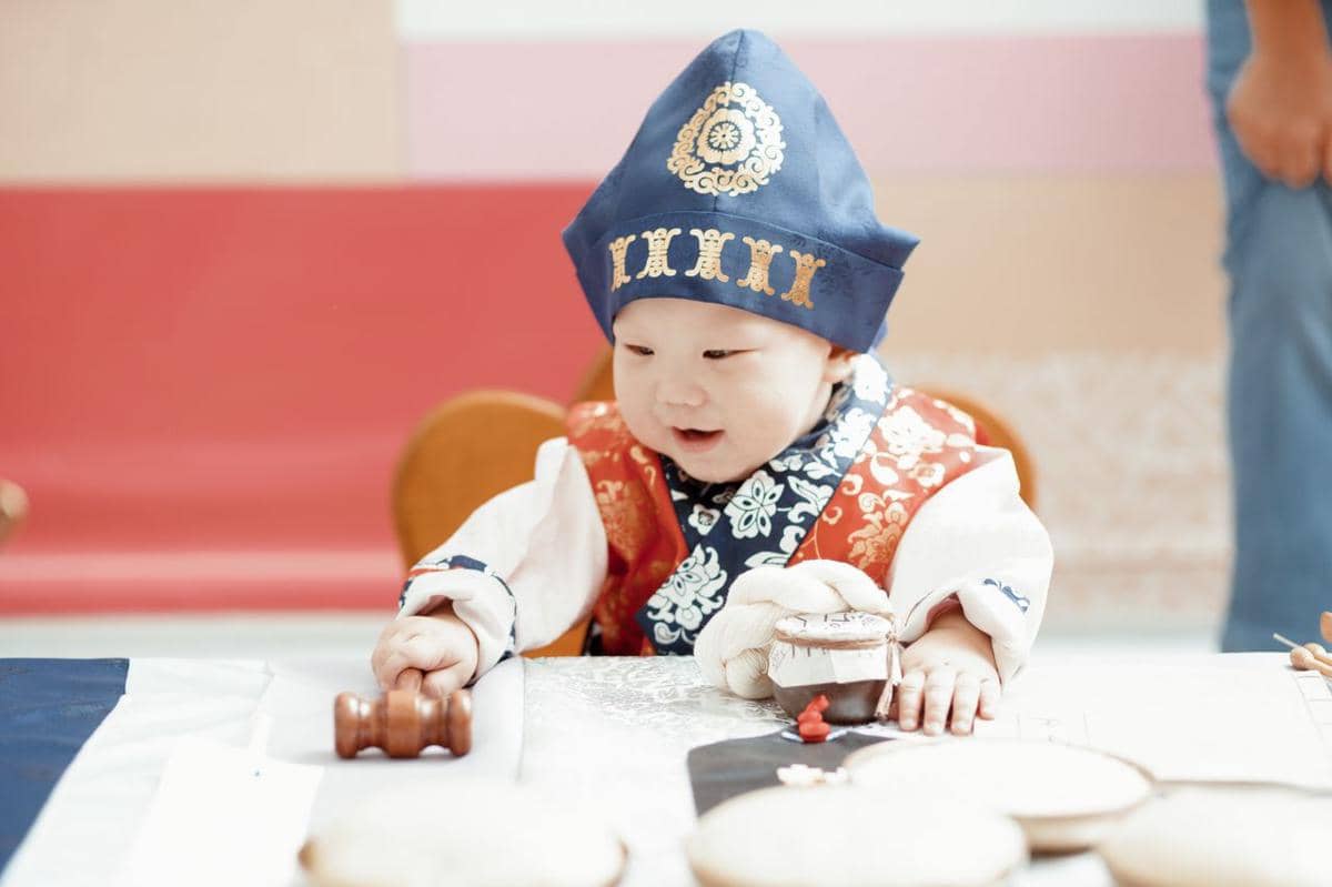 Aspek penting dalam perkembangan sosial-emosional bayi