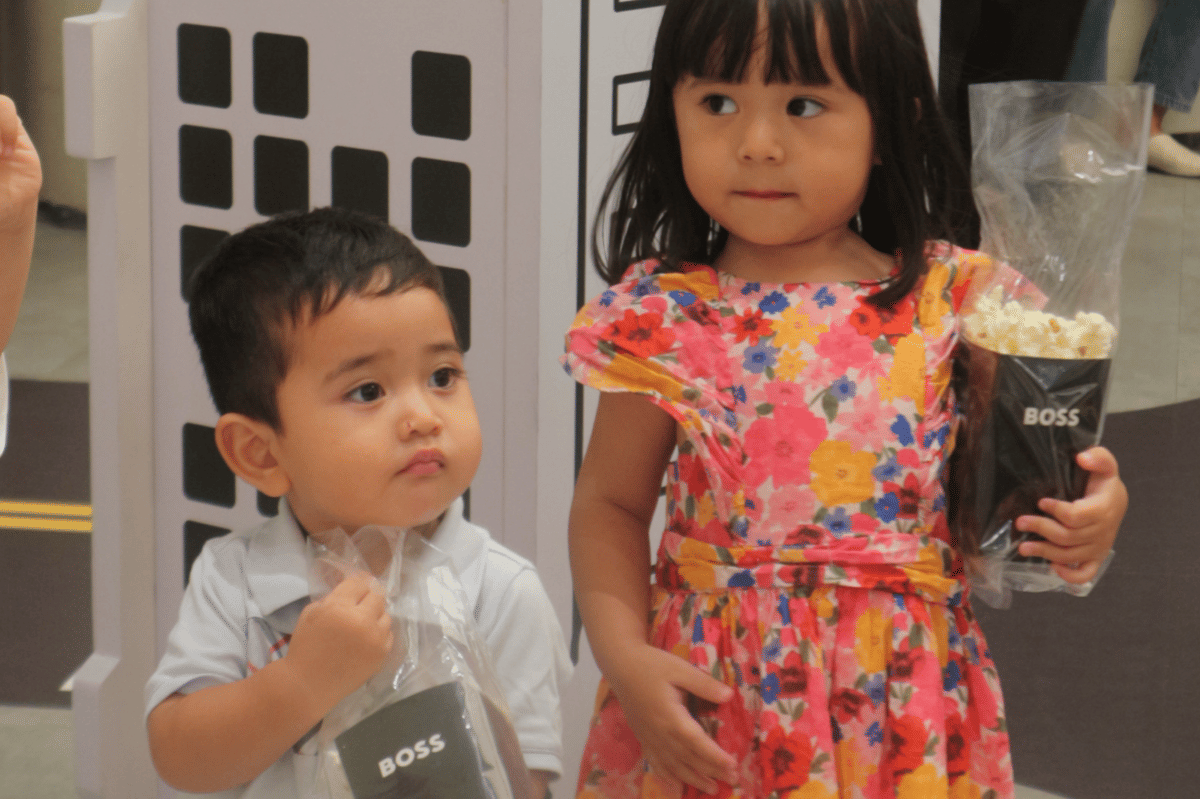 Banyak aktivitas interaktif yang dapat anak lakukan di BOSS Kidswear