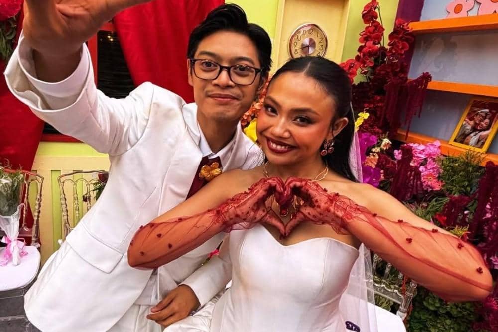 Detail Penampilan Unik Pasangan Aulion dan Pila di Hari Pernikahannya