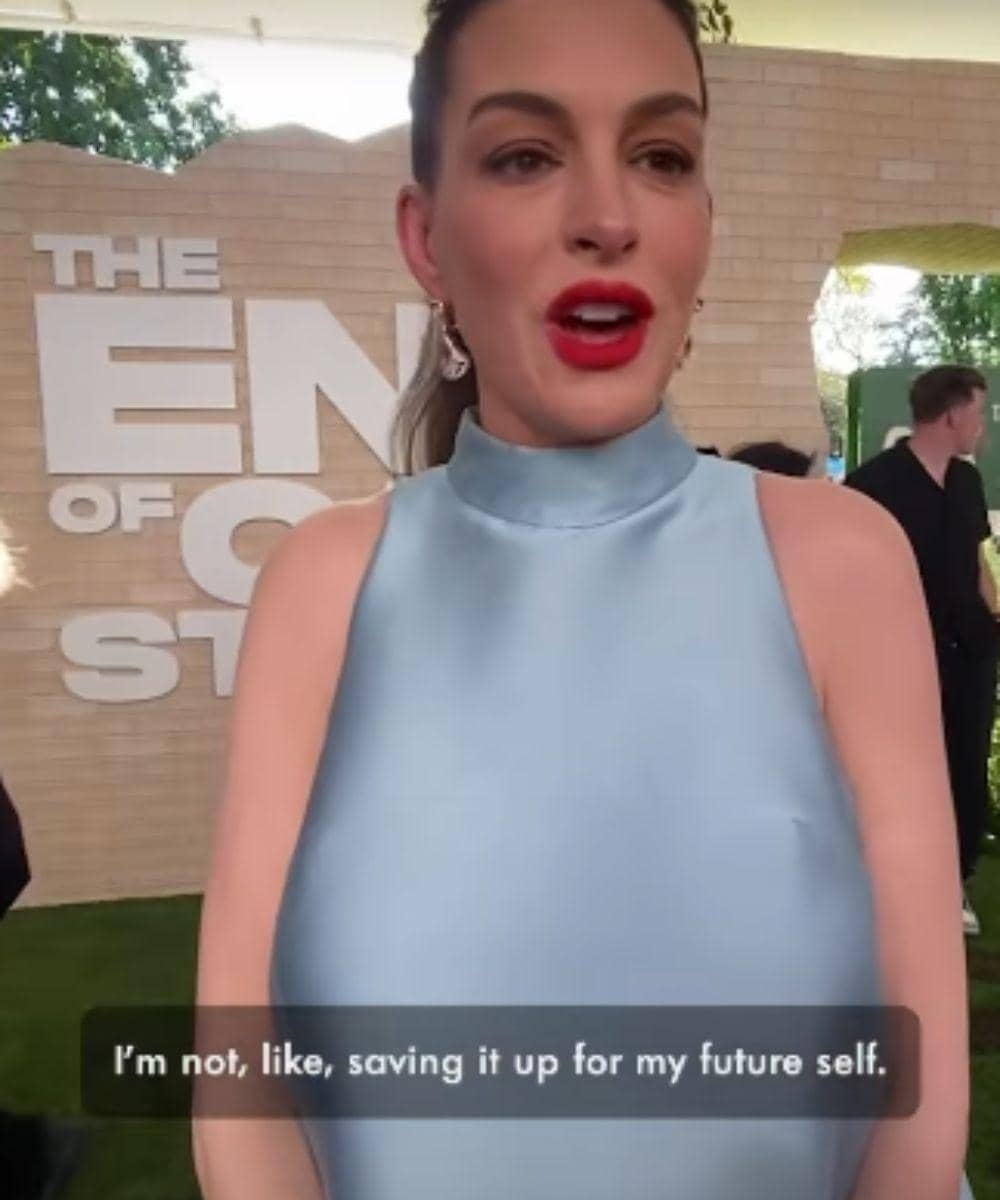 Hamil anak ketiga, Anne Hathaway kebobolan?