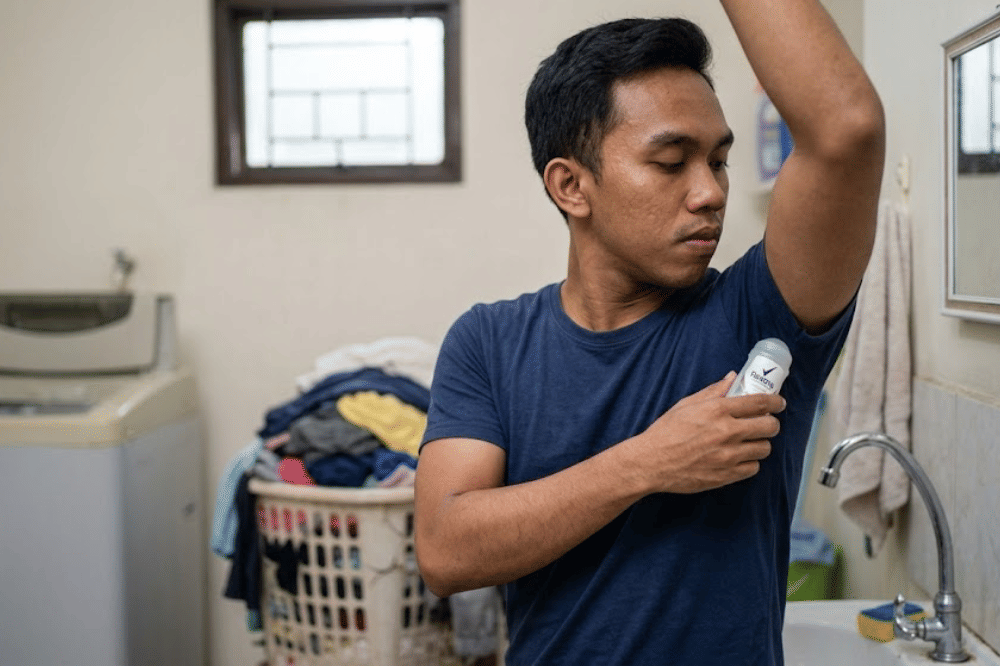 Menggunakan deodoran di kulit kotor
