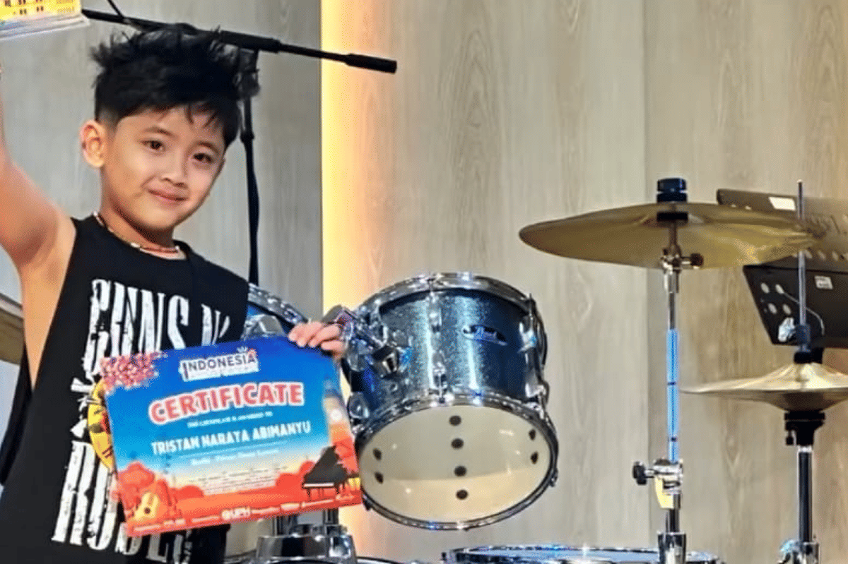 Prestasi di bidang musik juga dimiliki oleh Tristan