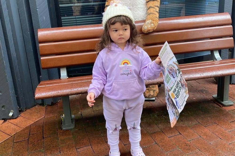 Drama Lucu Briella "Bayi Samson" Lomba 17 Agustus Makan Krupuk