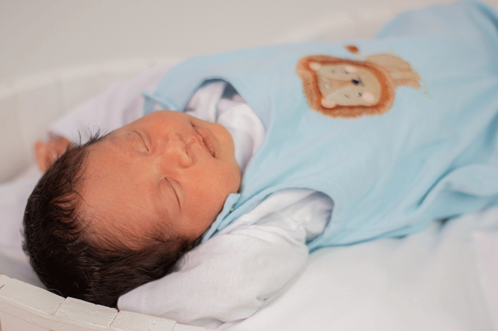 Kenapa Bayi Sering Kaget saat Tidur?
