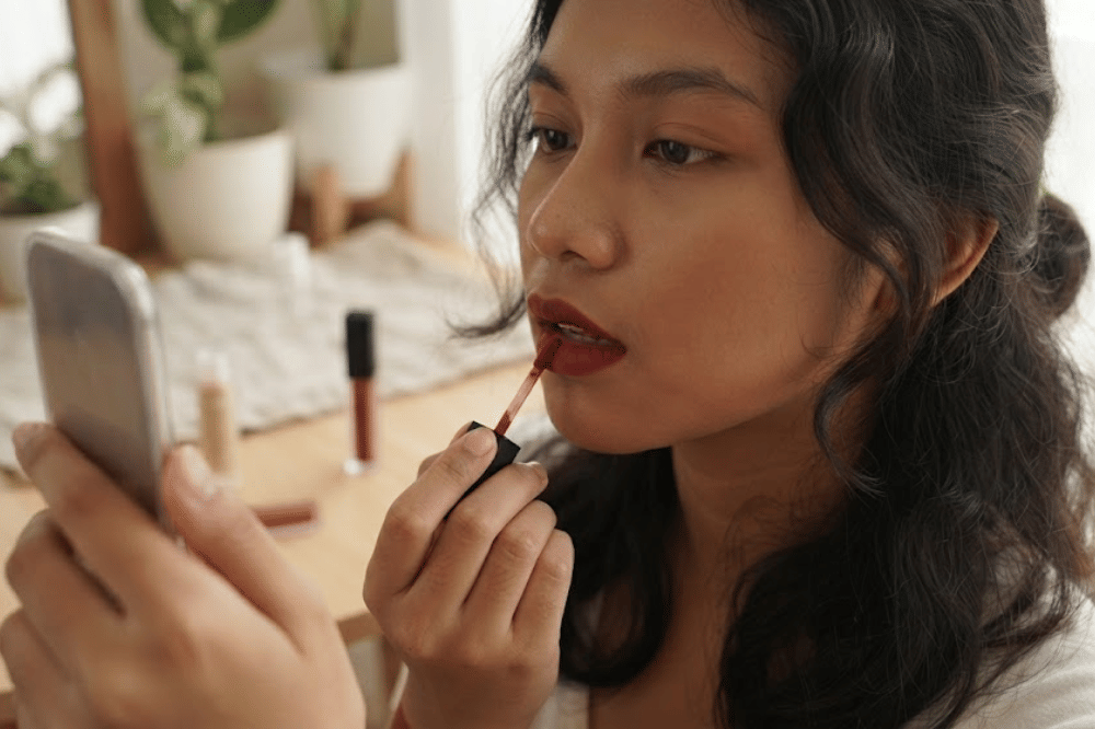Kenali Perbedaan Lipstik Matte dan Velvet untuk Bibir Sempurna