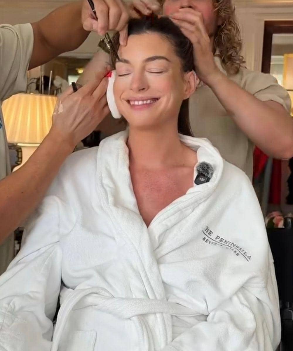 Baby bump Anne Hathaway jadi sorotan setelah tampil di karpet merah