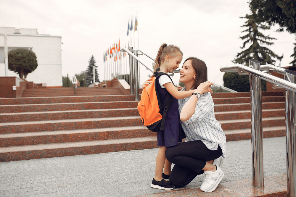 Tips agar anak tidak menangis saat ditinggal di sekolah
