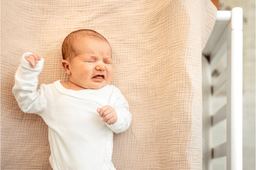 Benarkah bayi harus diolesi minyak telon agar tidak masuk angin?
