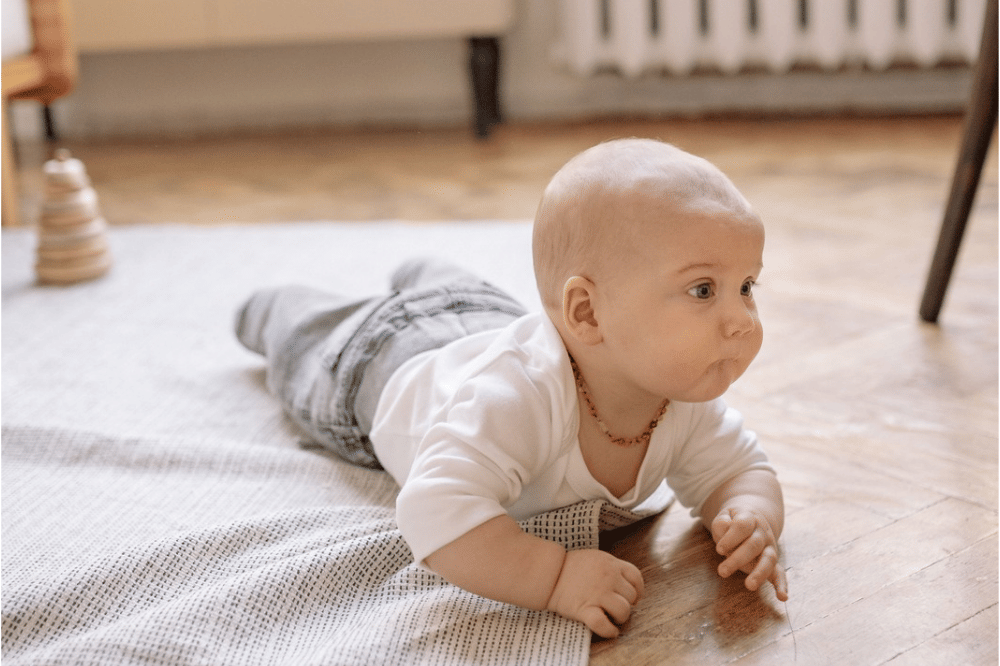 Benarkah kalung amber bisa meredakan nyeri saat bayi tumbuh gigi? 