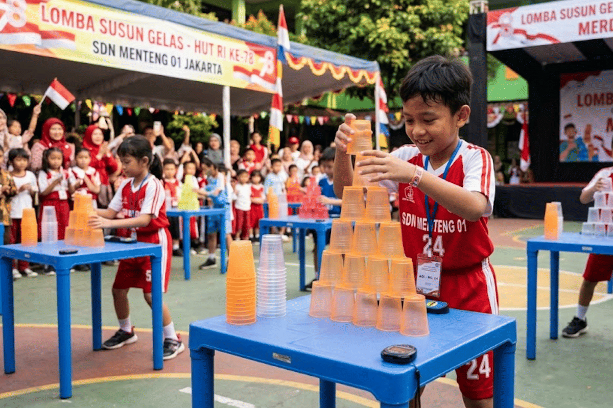 Lomba susun gelas dapat menjadi ide untuk lomba 17 Agustus untuk anak