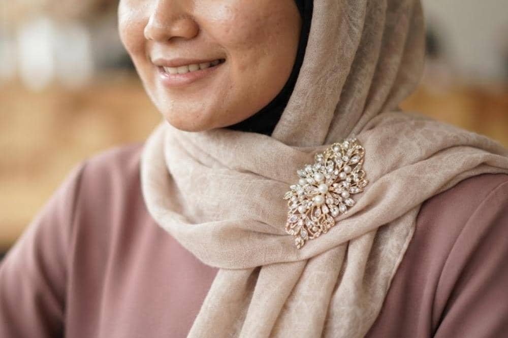 7 Merek Bros dari Brand Loka, Aksesoris saat Kenakan Hijab yang Semakin Diminati