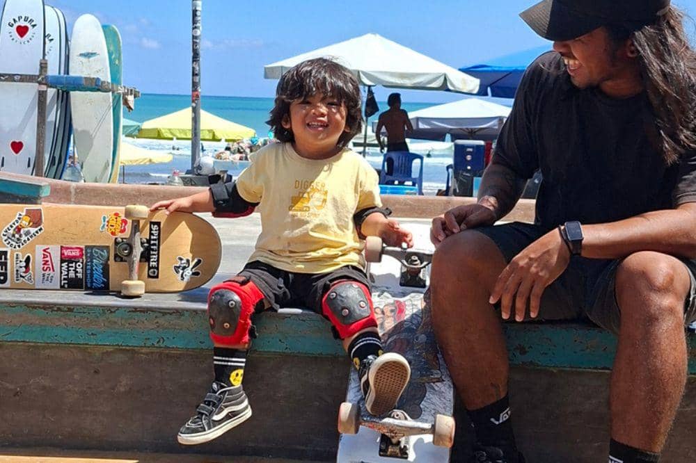 Mengenal Bram, Anak 2 Tahun yang Sudah Bisa Main Skateboard