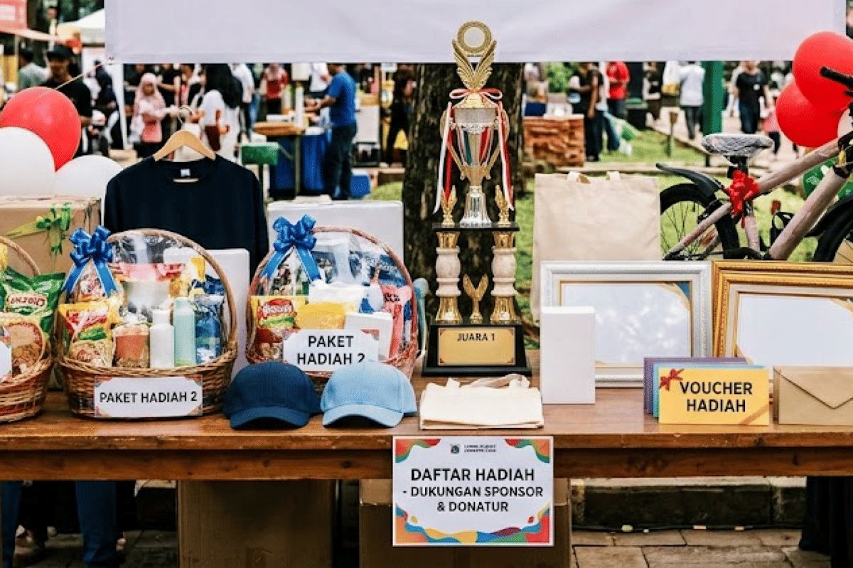Hadiah bisa didapatkan dari donatur atau sponsor lomba
