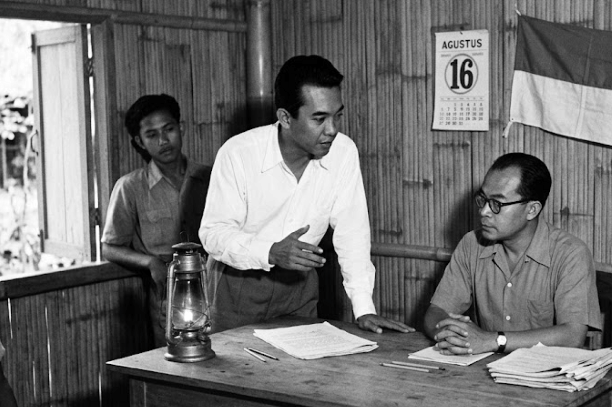 Golongan muda mendesak Soekarno dan Hatta untuk segera proklamasi