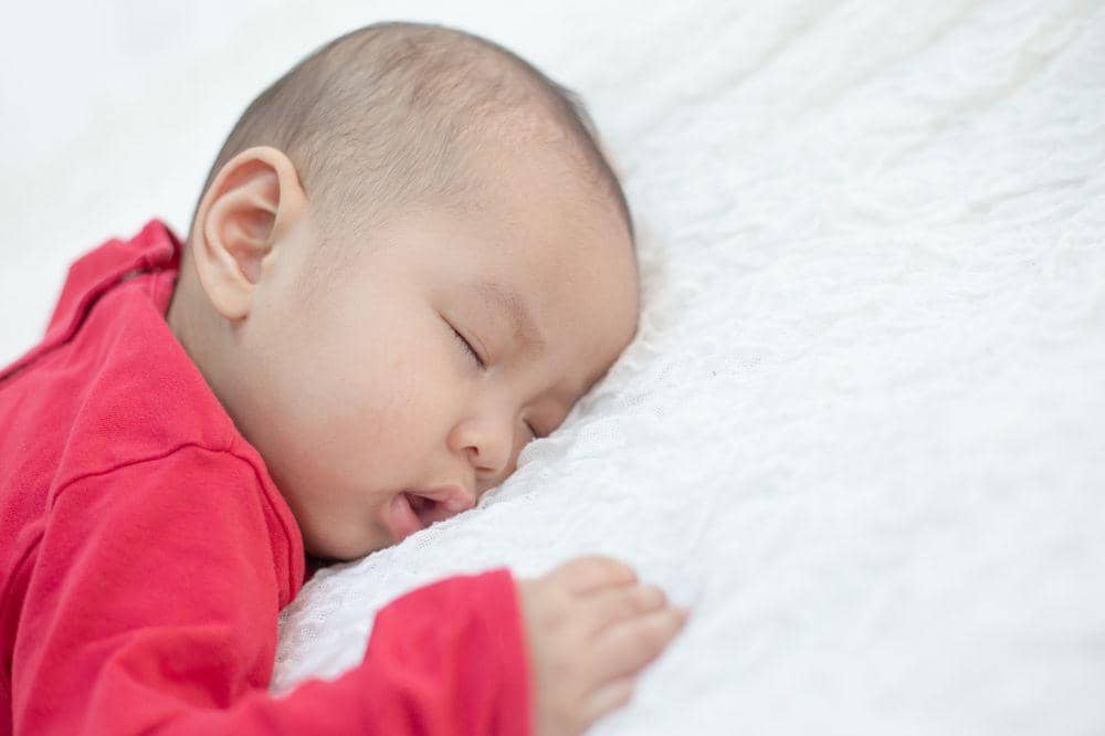 Peniti di baju bayi, benarkah bisa menangkal bahaya gaib?