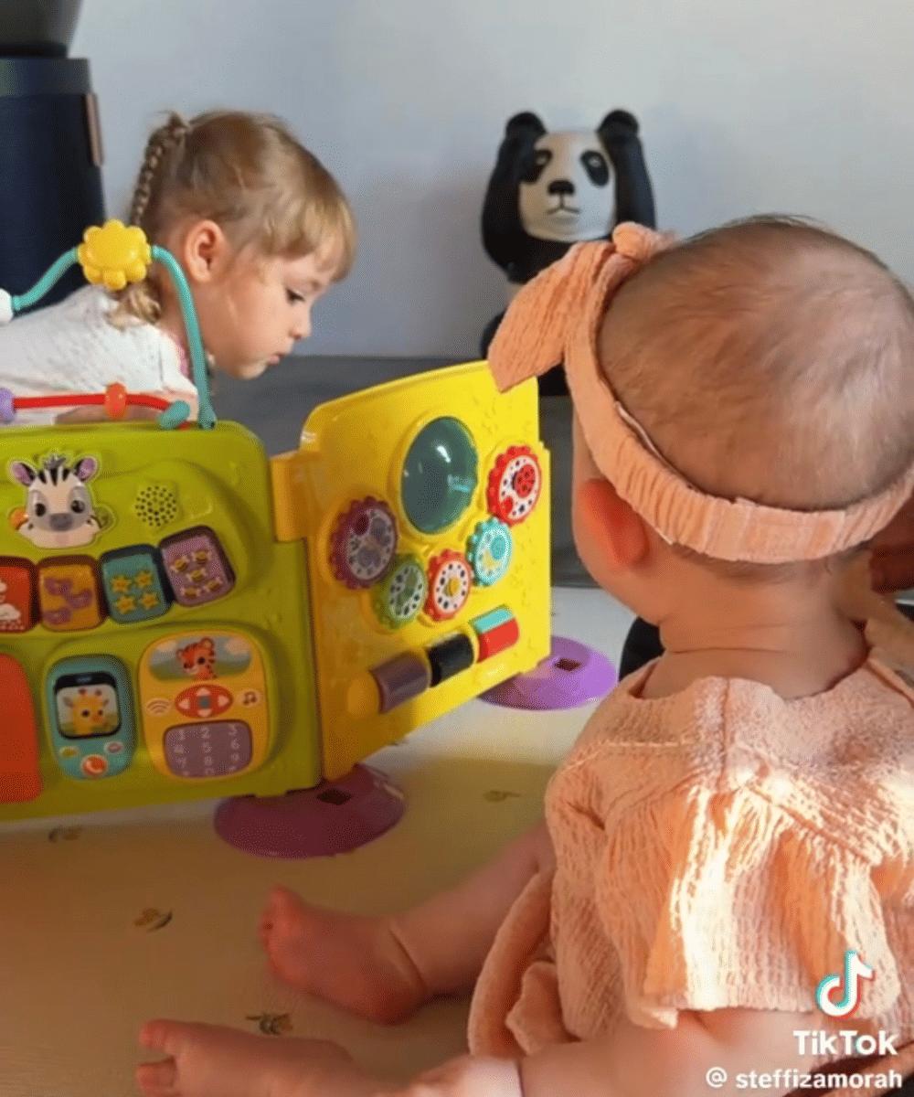 Kamari main bareng Baby Kaia