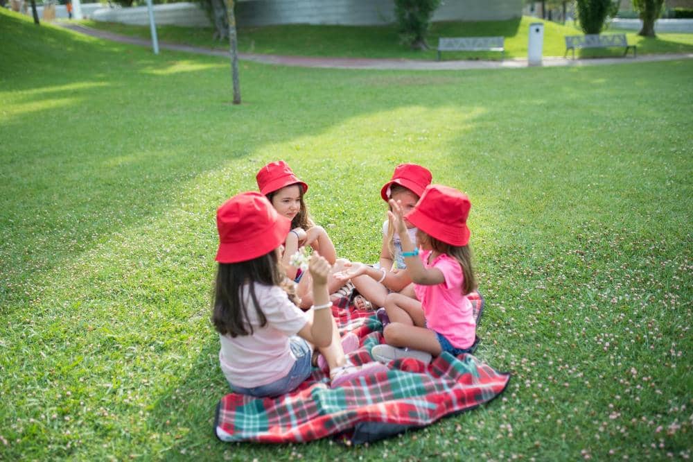 Aktivitas yang cocok untuk anak ESFP piknik bersama teman