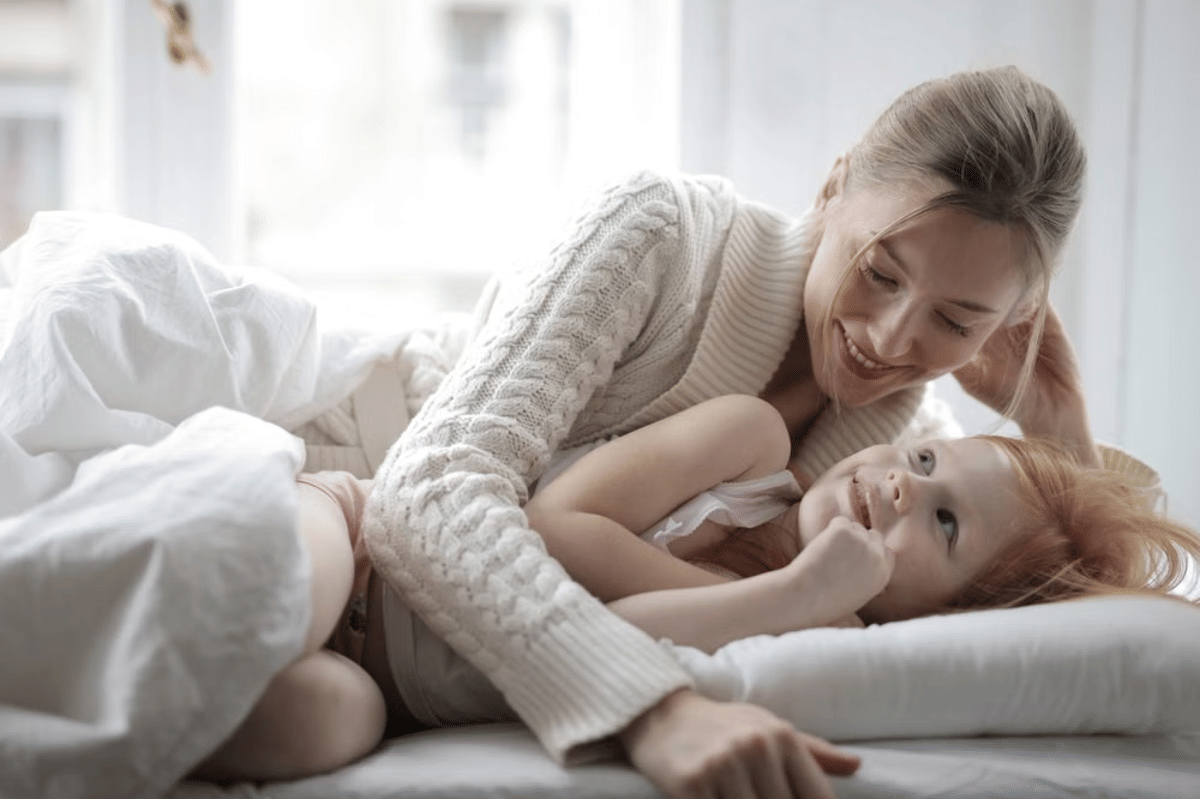 Anak merasa bahagia ketika disayang dan dipeluk oleh Mama