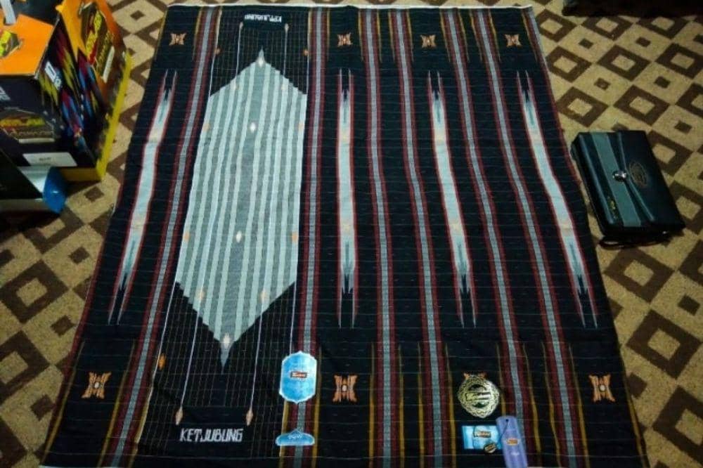 Sarung tenun