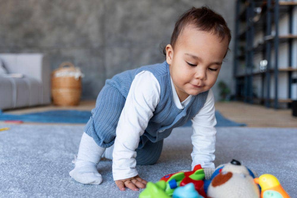 Penyebab bayi merangkak mundur